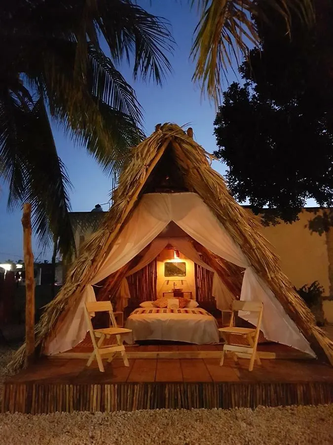 *** Camping El Buho Bacalar Eco-Cabanas Hostal Mexique